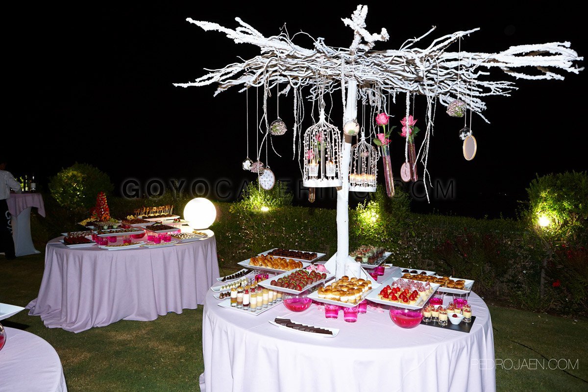 Árbol de las sorpresas en el Buffet de postres. | Goyo Catering