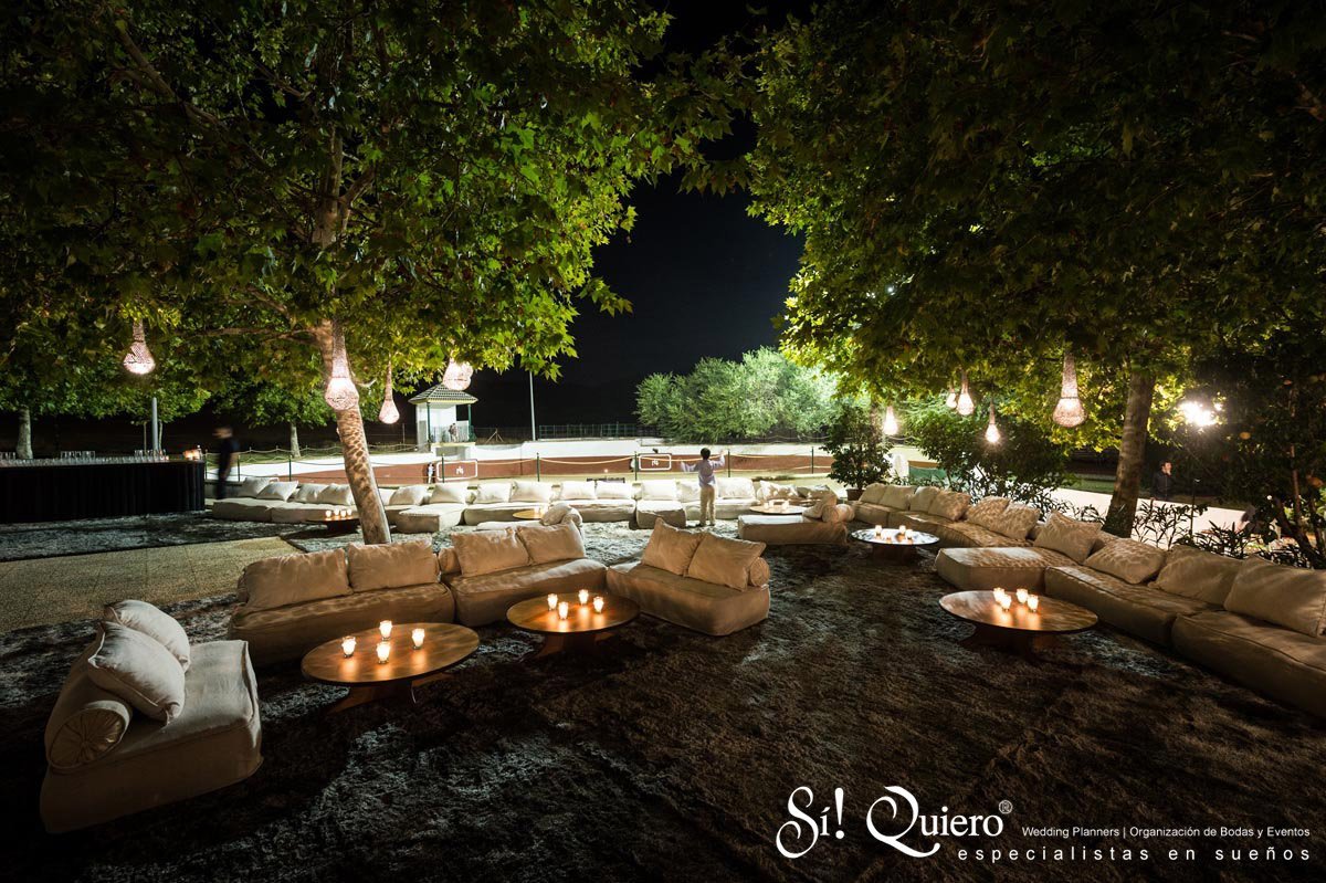 Chill out space at Jesus and Yara’s wedding. | Goyo Catering (2014)