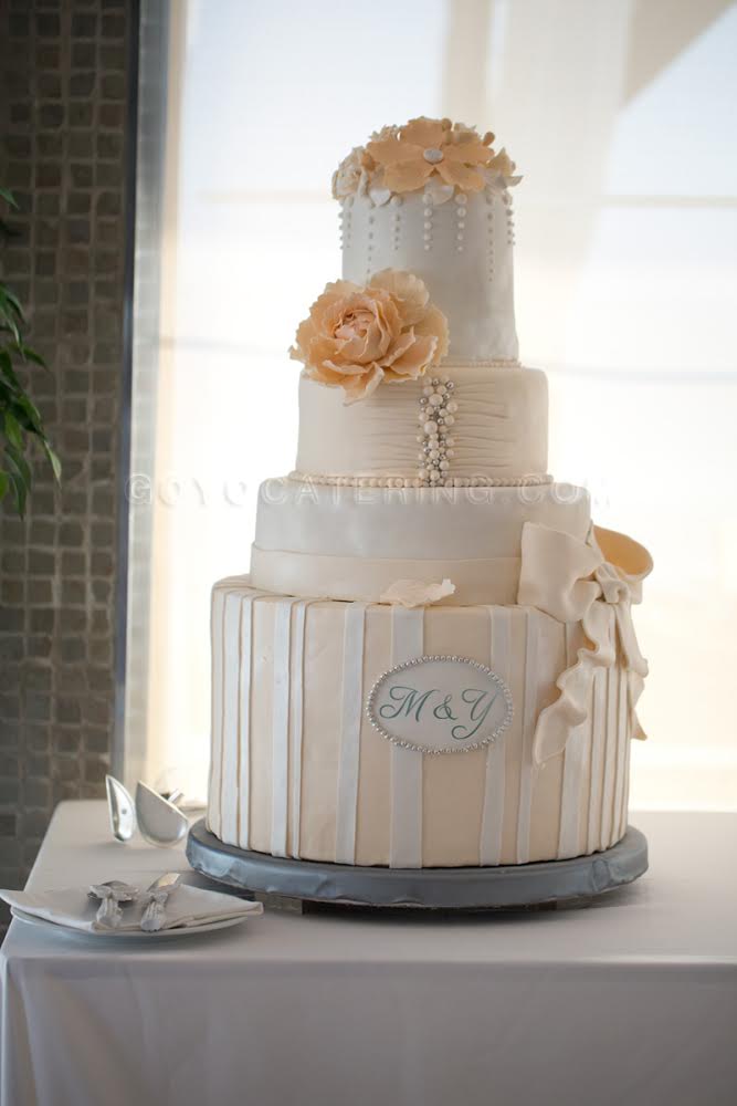Presentation of the wedding cake. | Goyo Catering