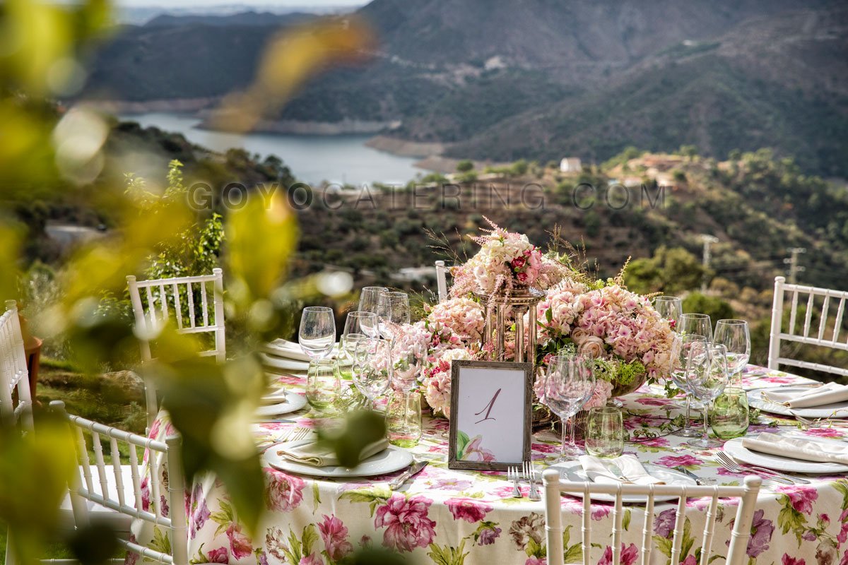 Mantel estampado de flores. | Goyo Catering