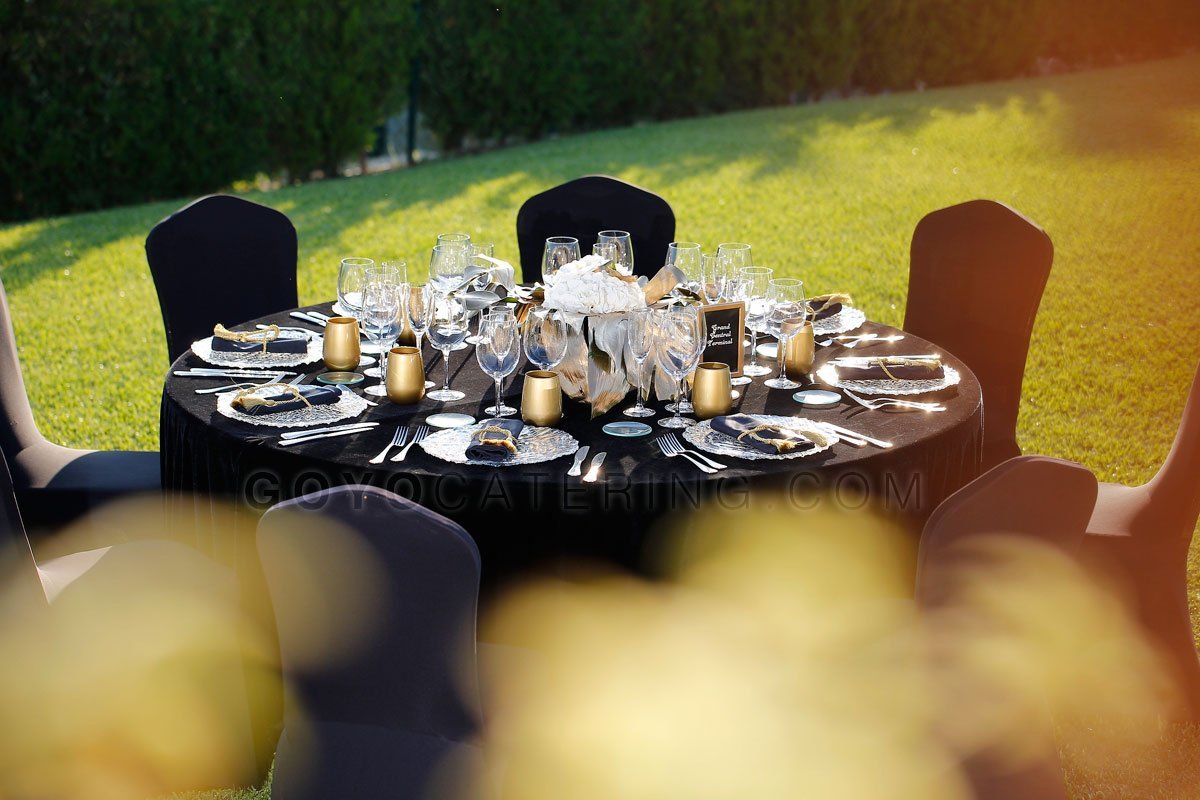 Black velvet tablecloth. | Goyo Catering