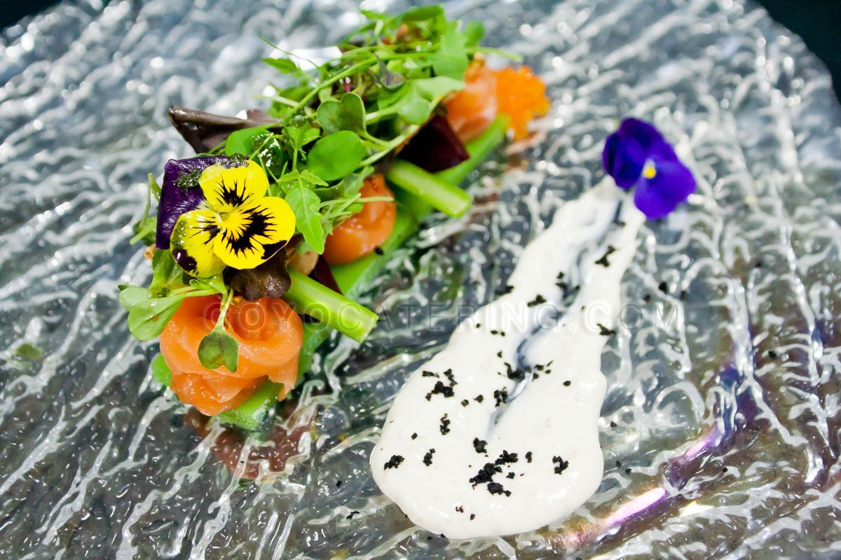 Ensalada de Flor de Salmón Marinado. | Goyo Catering