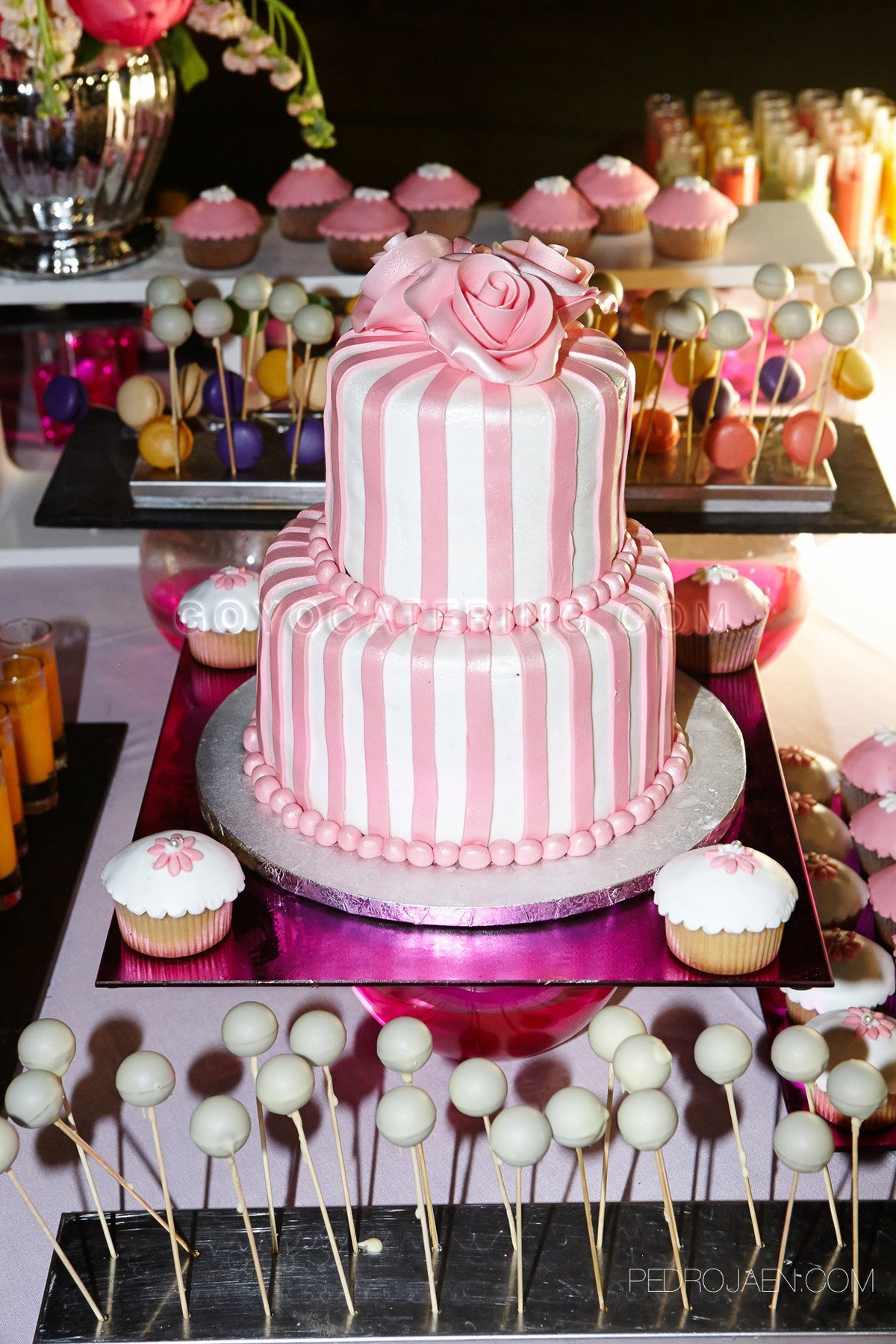 Celebration in pink at a wedding in Marbella